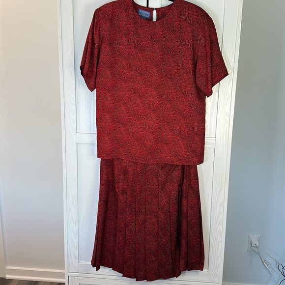 Vintage 80's 100% Silk J.L. Sanford for Narragansett Red & Black Blouse & Skirt - Picture 1 of 14